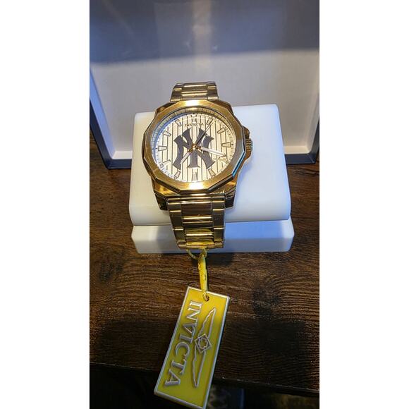 Invicta Speedway New York Edition Gold - Picture 2 of 4